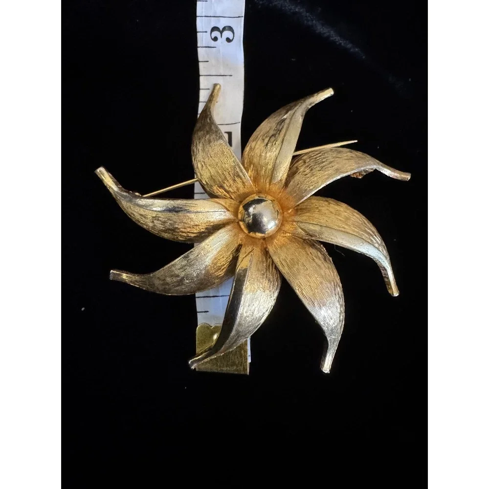 Vintage Gold Tone Textured Petal Flower Pinwheel Brooch Statement Pin 2.75